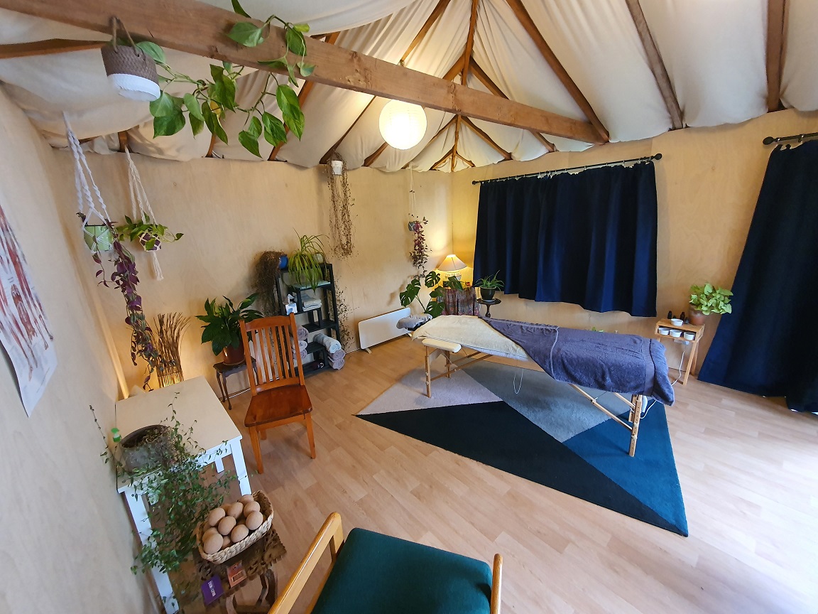 leafy massage space